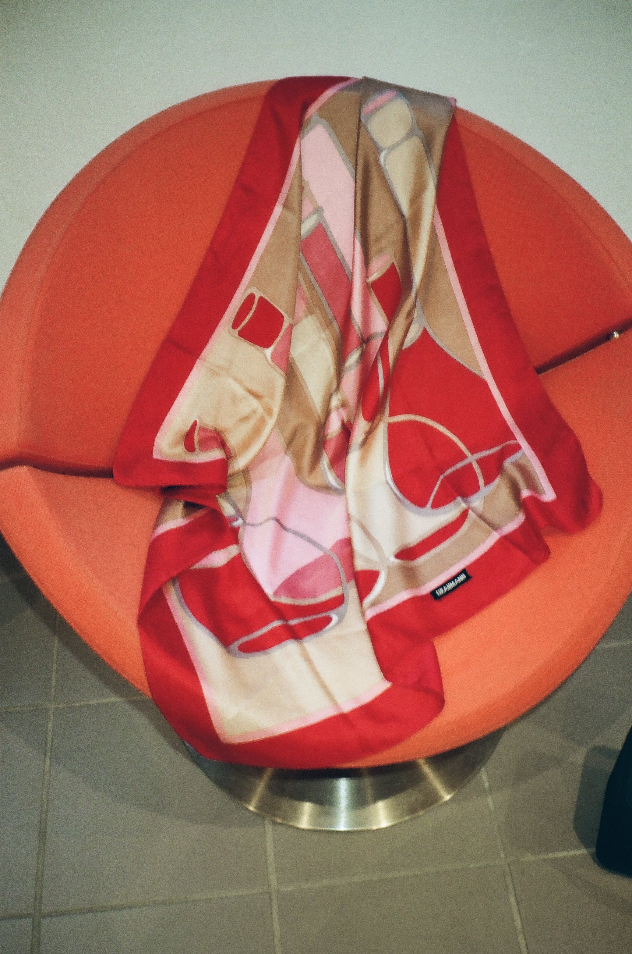 Vintage silk scarf in Red and pink