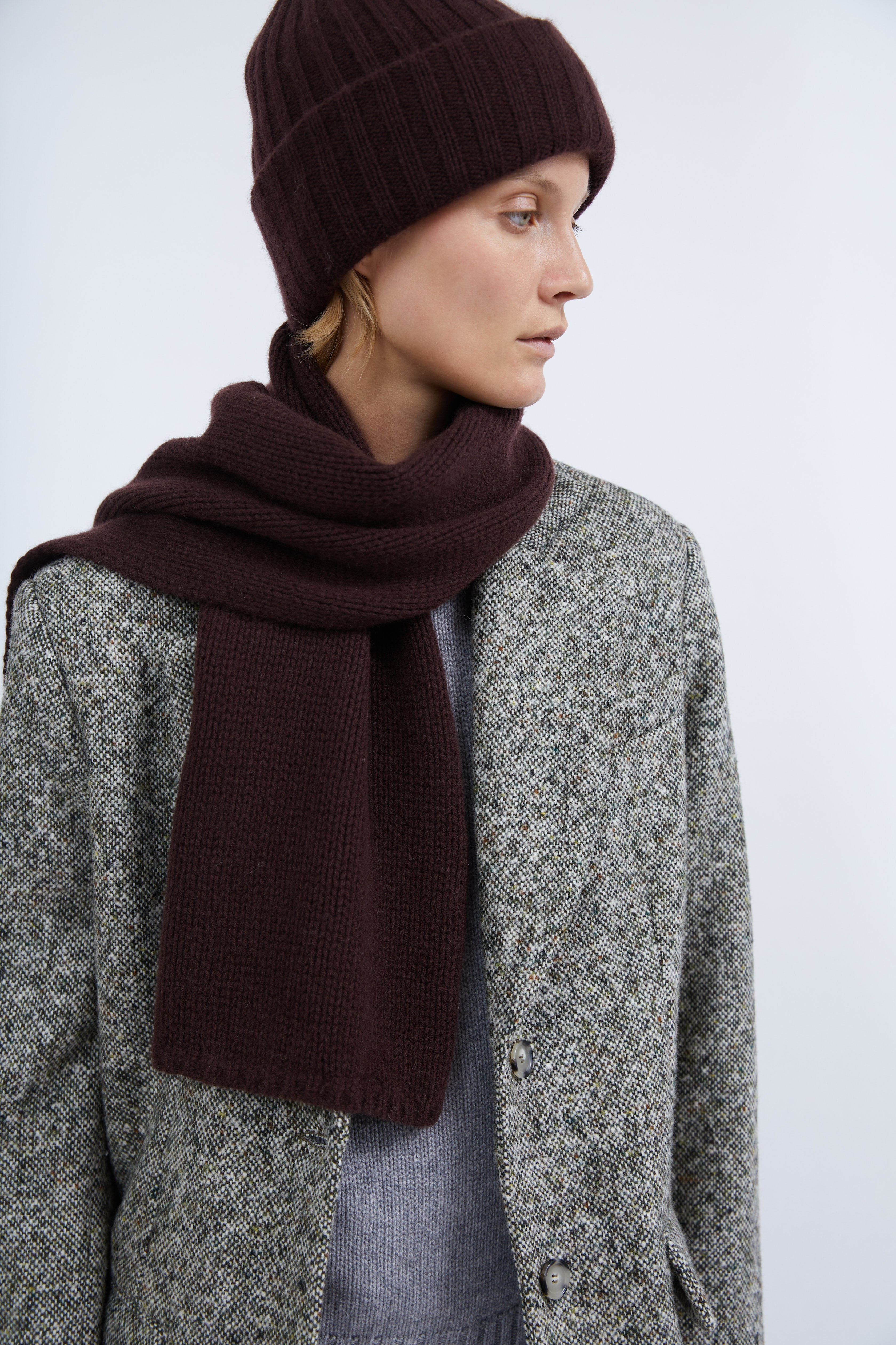 Dina scarf in Brown