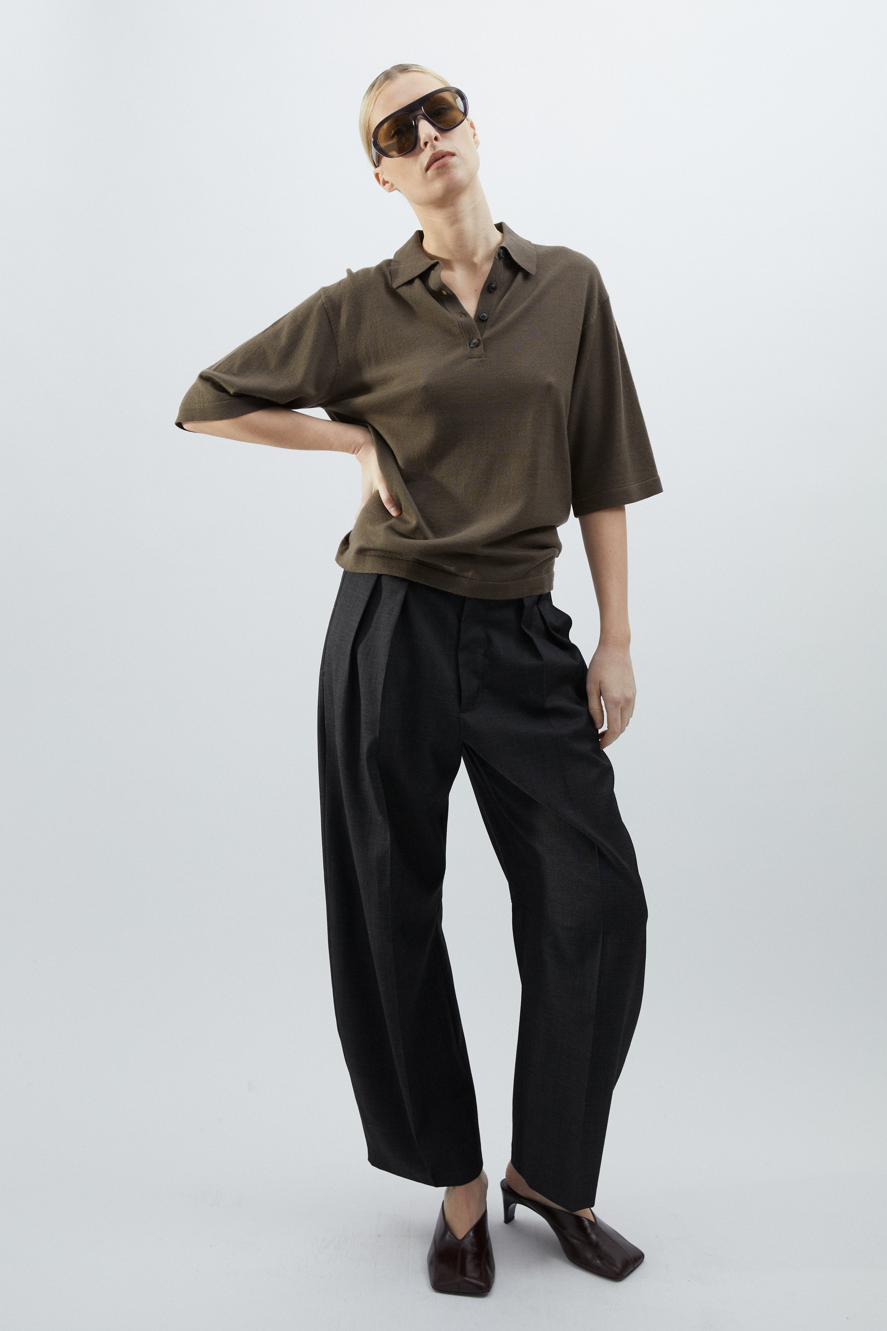 Iris polo knit in Khaki green merino