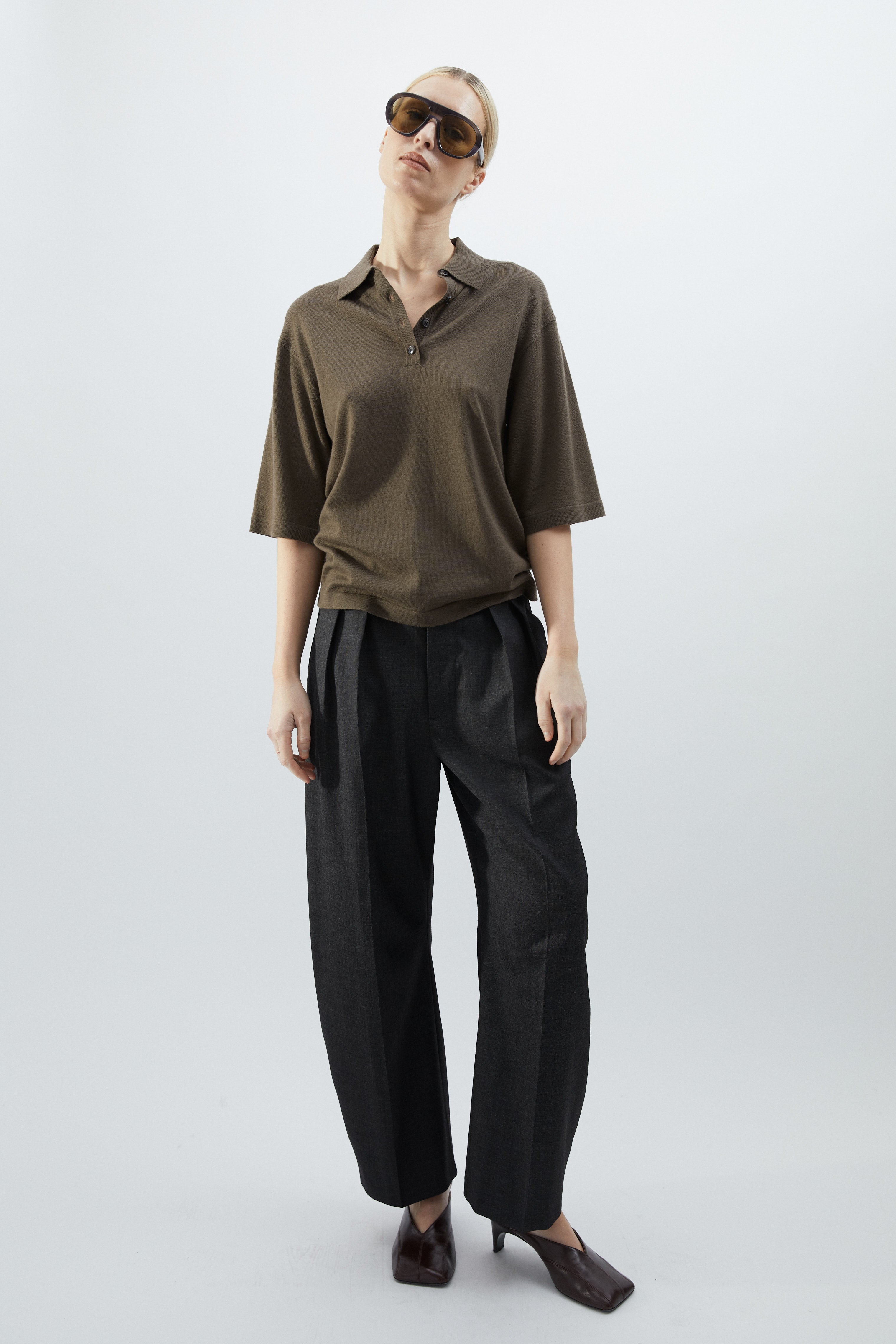 Iris polo knit in Khaki green merino