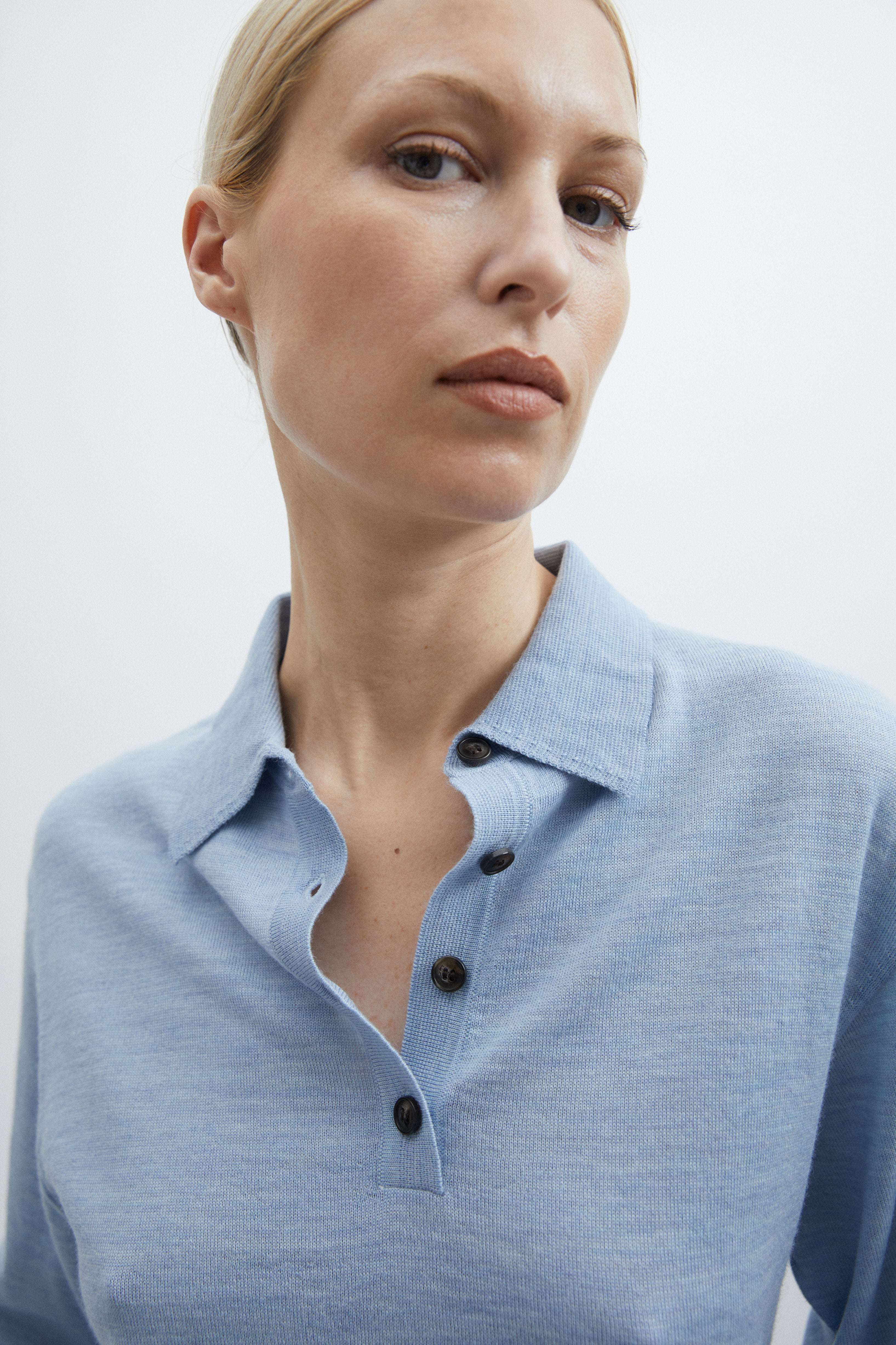 Iris polo knit in Sky blue merino