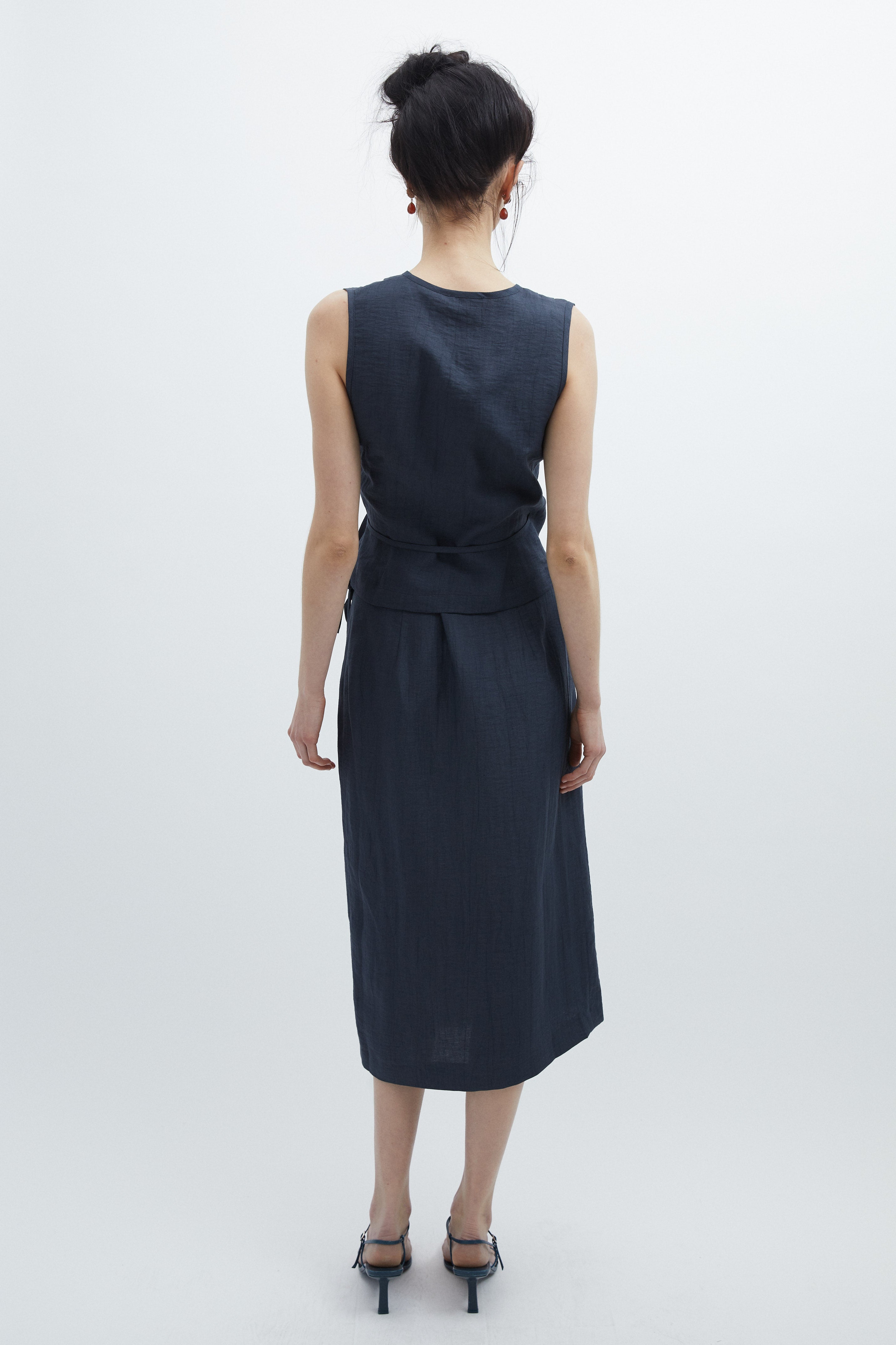 Sahra skirt in Navy crashed linen