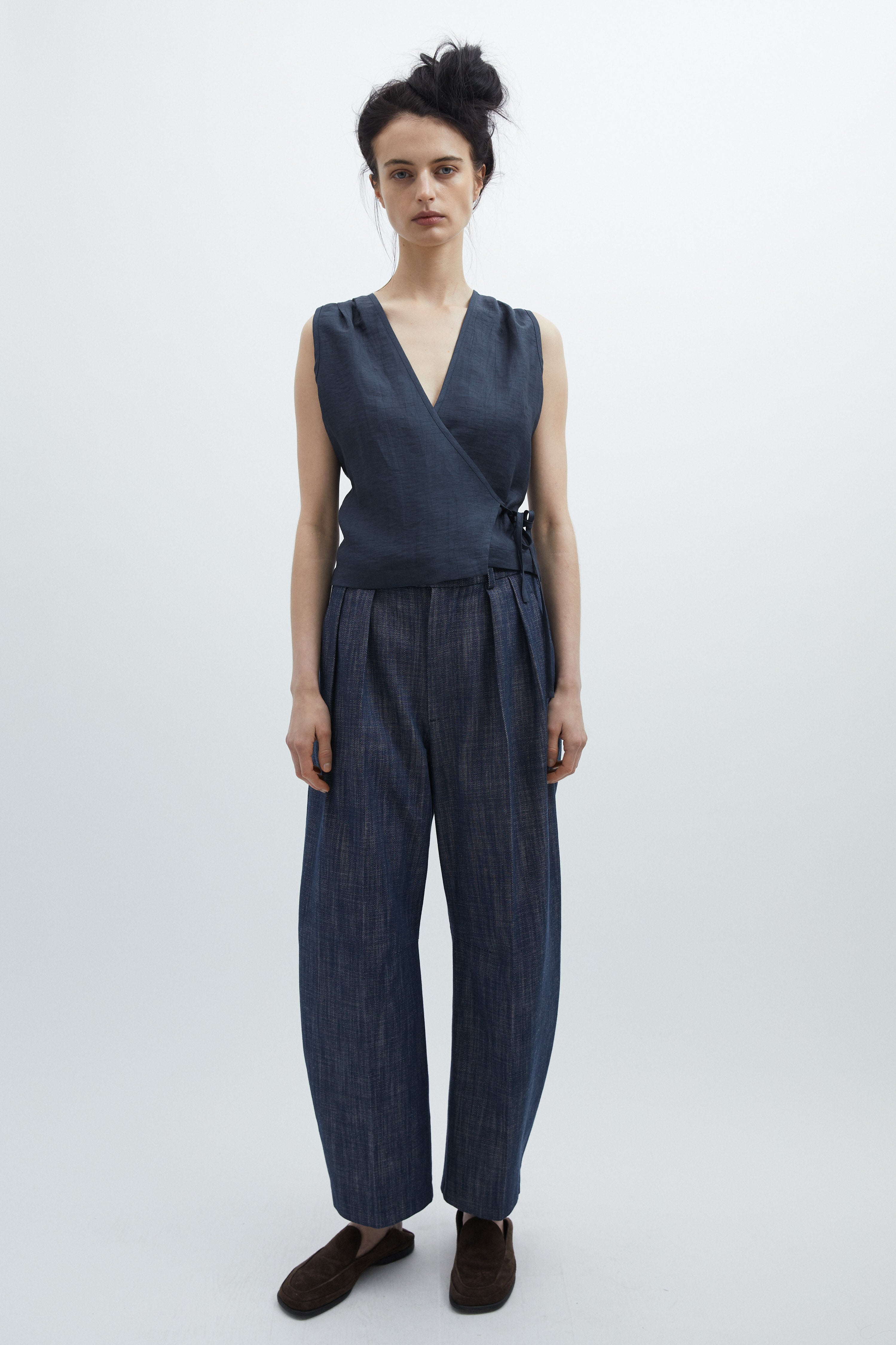 Maja top in Navy crashed linen