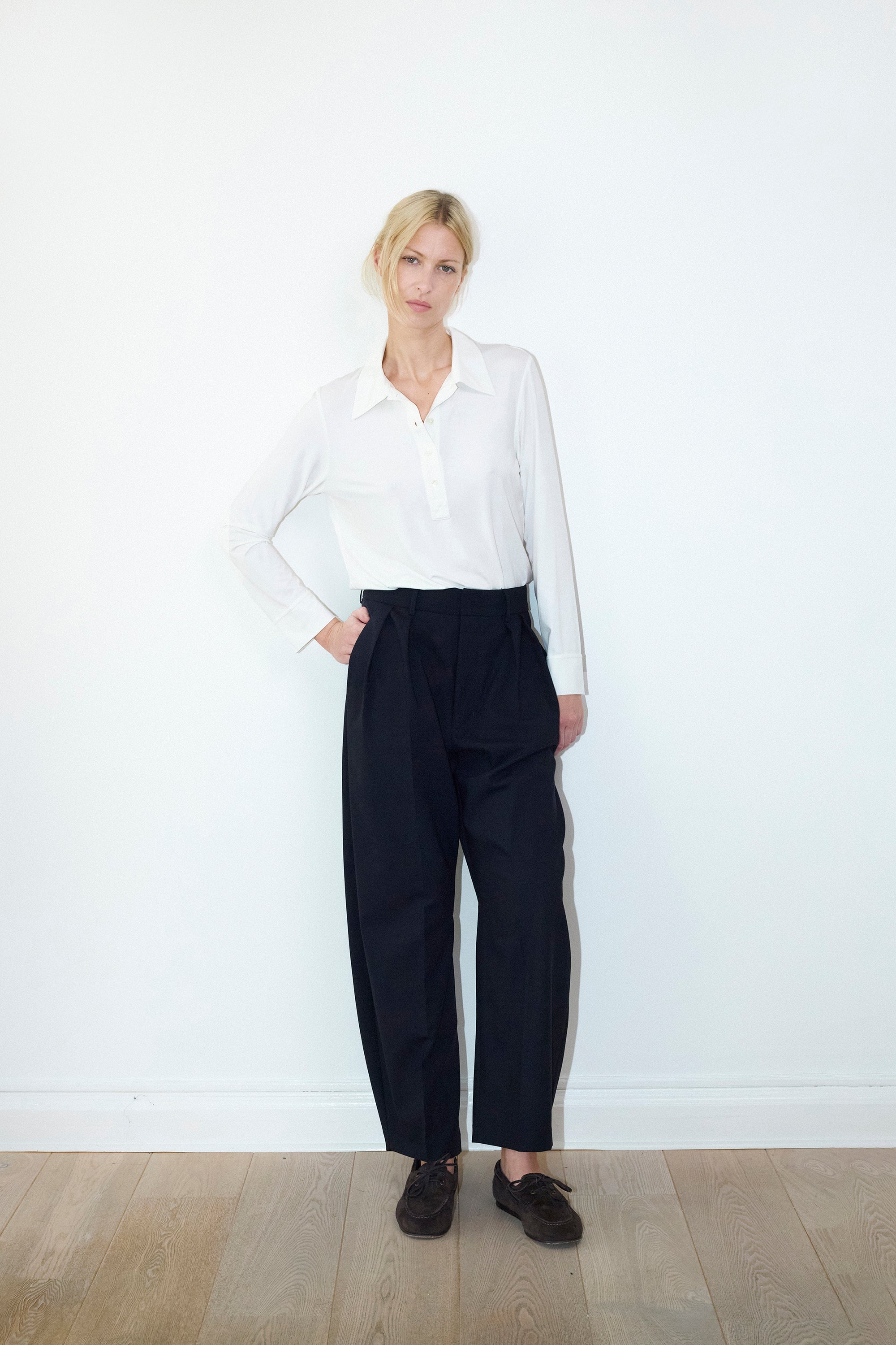 Betty pants in Black cool wool