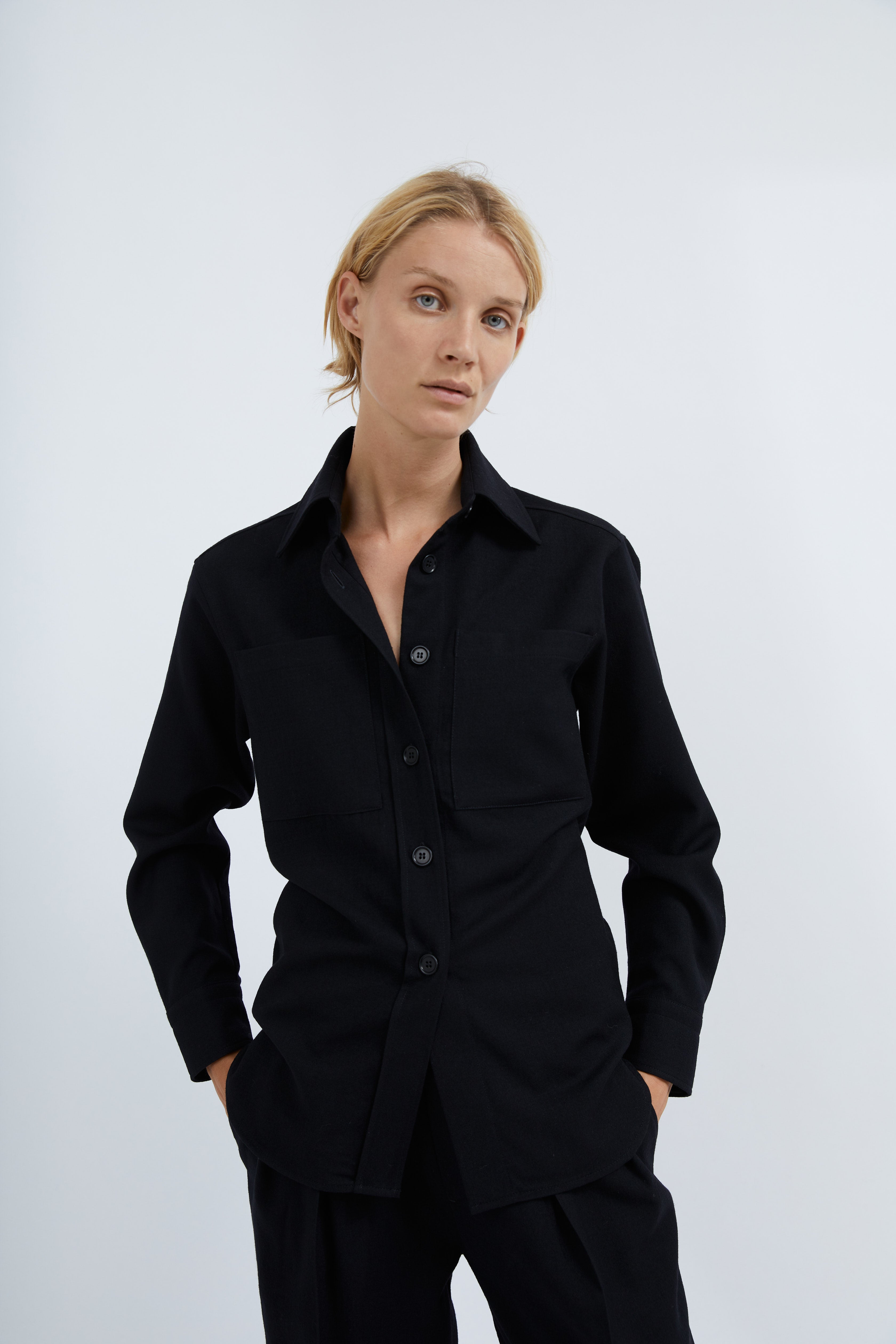 Mio shirt in Black light wool