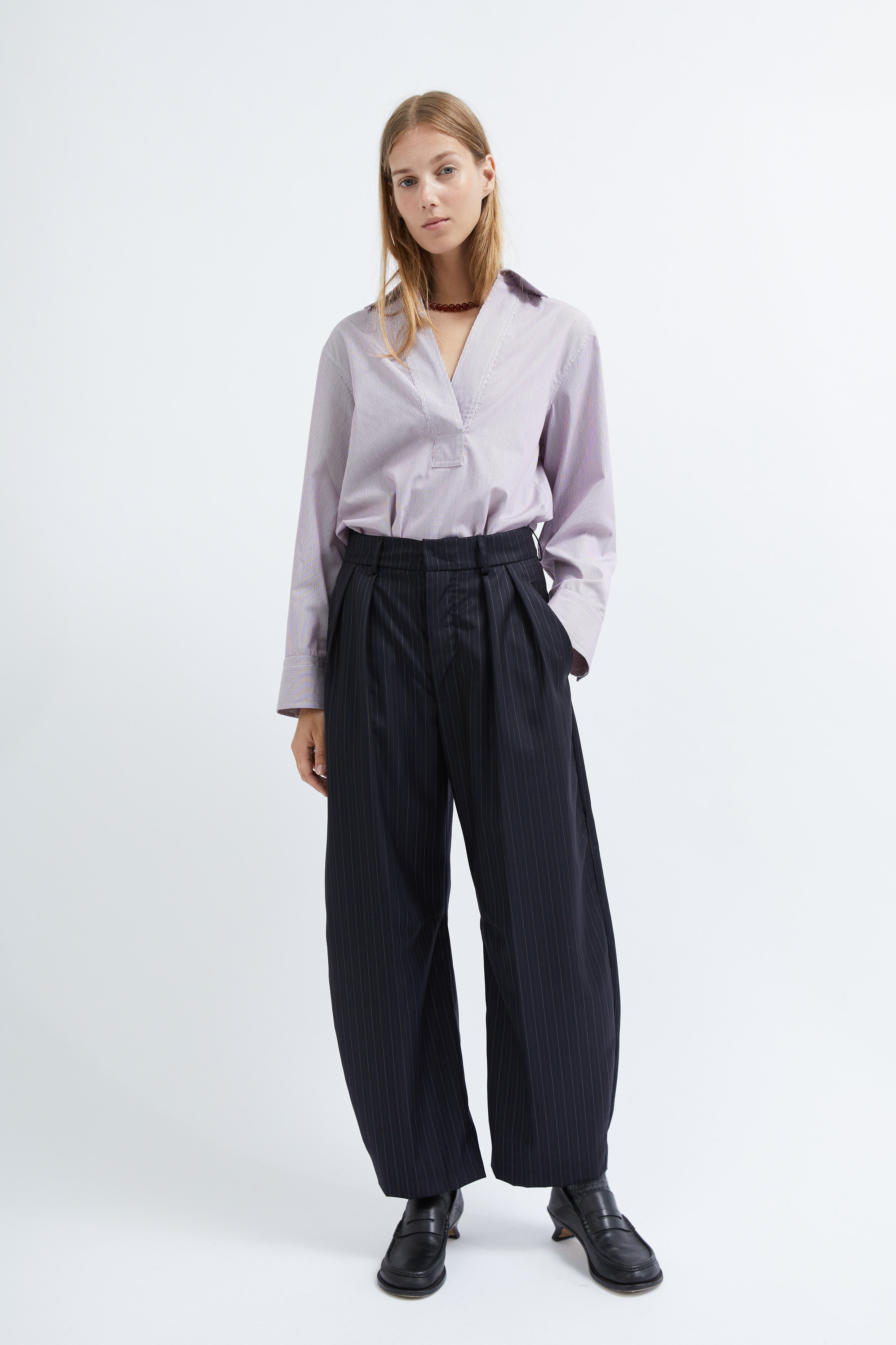 Betty pants in black Pinstripe