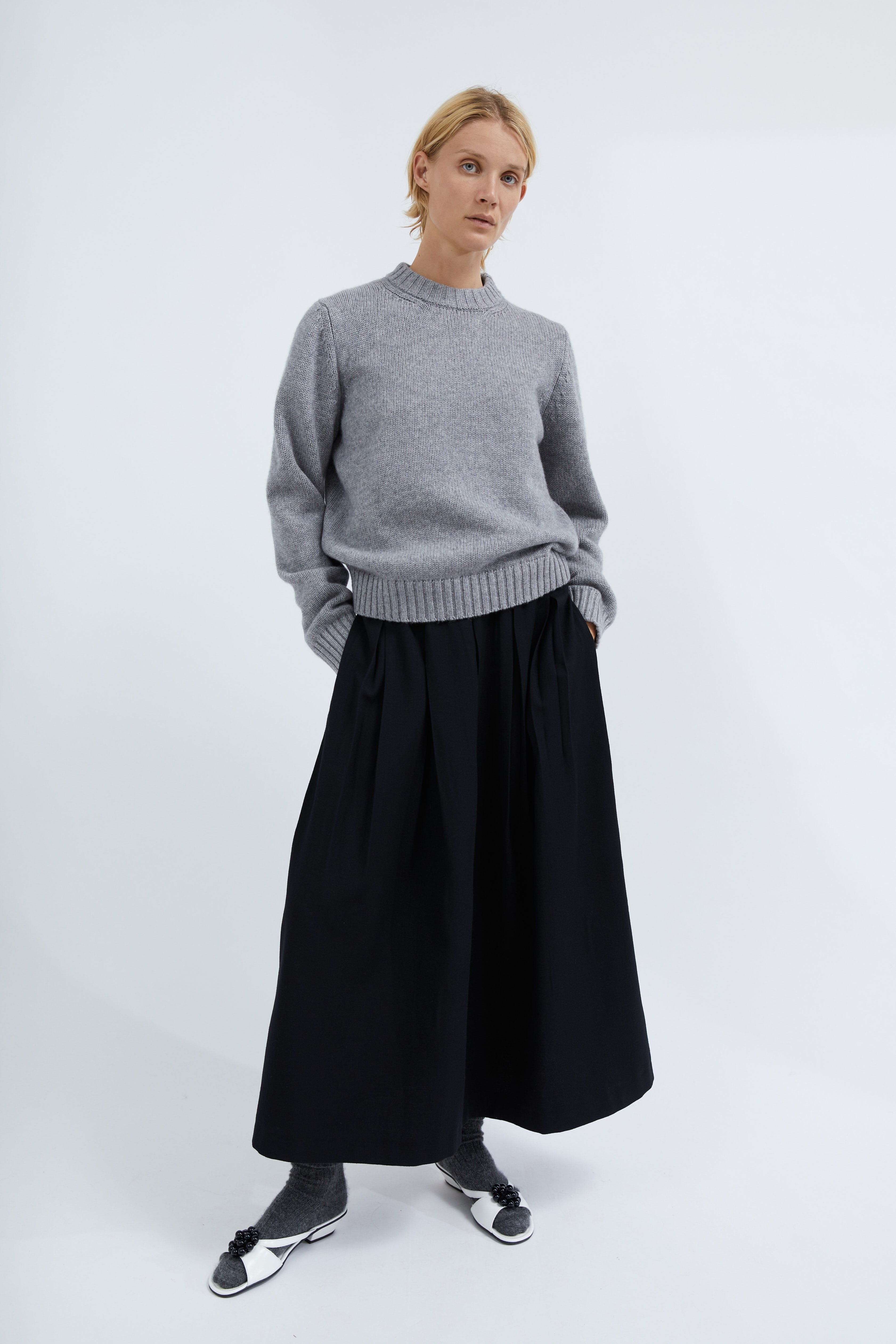 Viola skirt in Black light wool