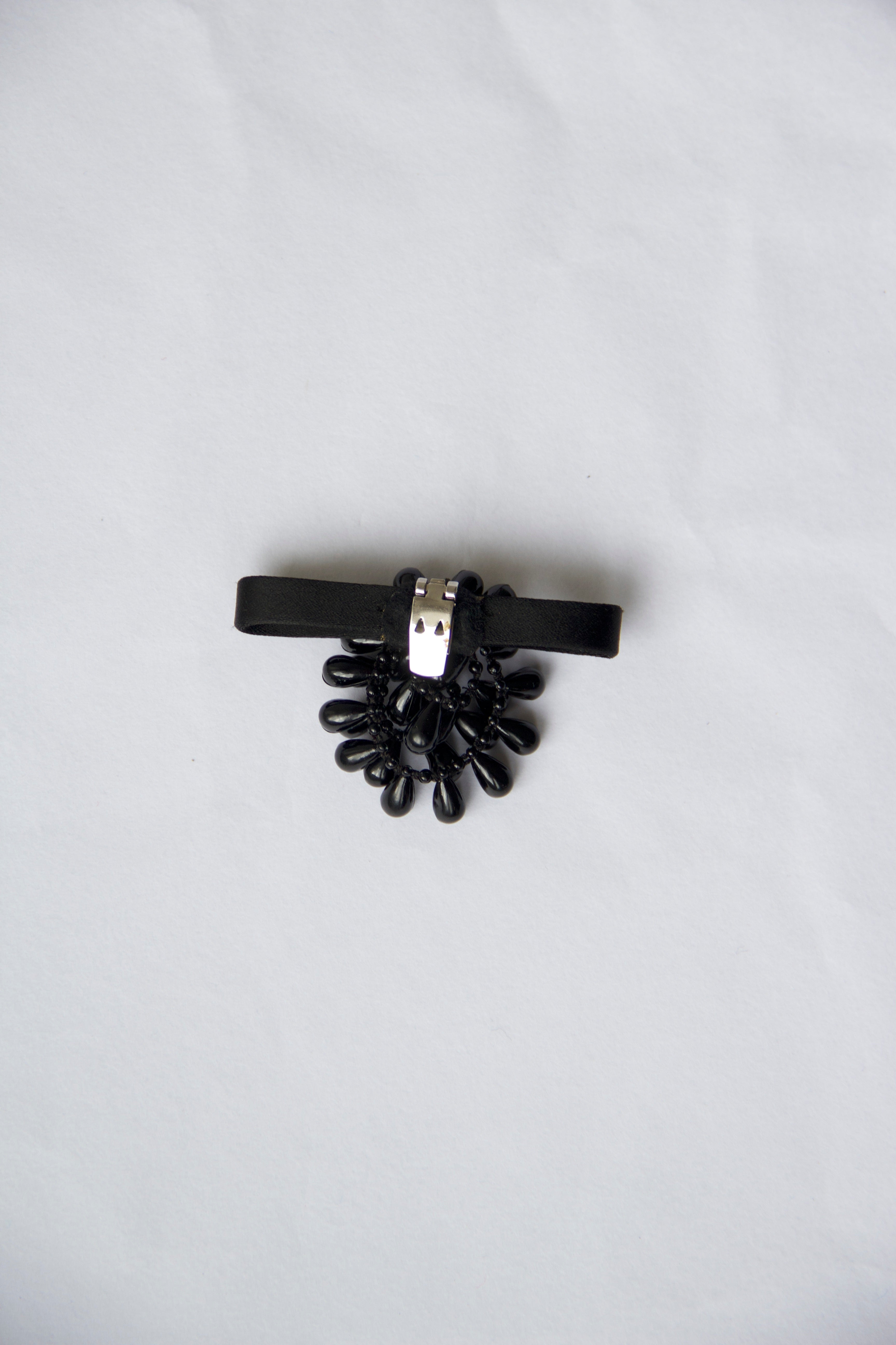 Vintage brooch with Black pearls