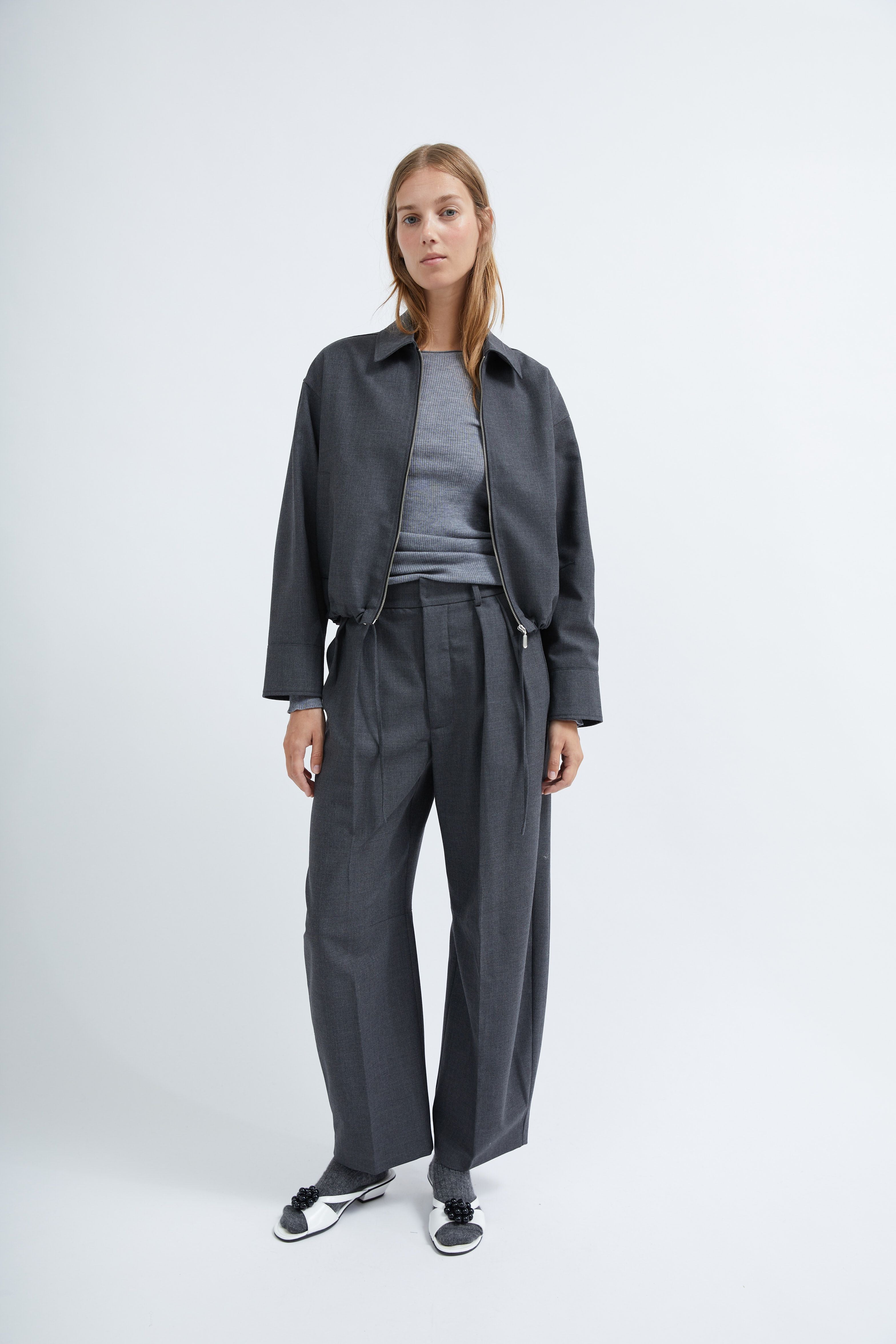 Betty pants in Uniform grey