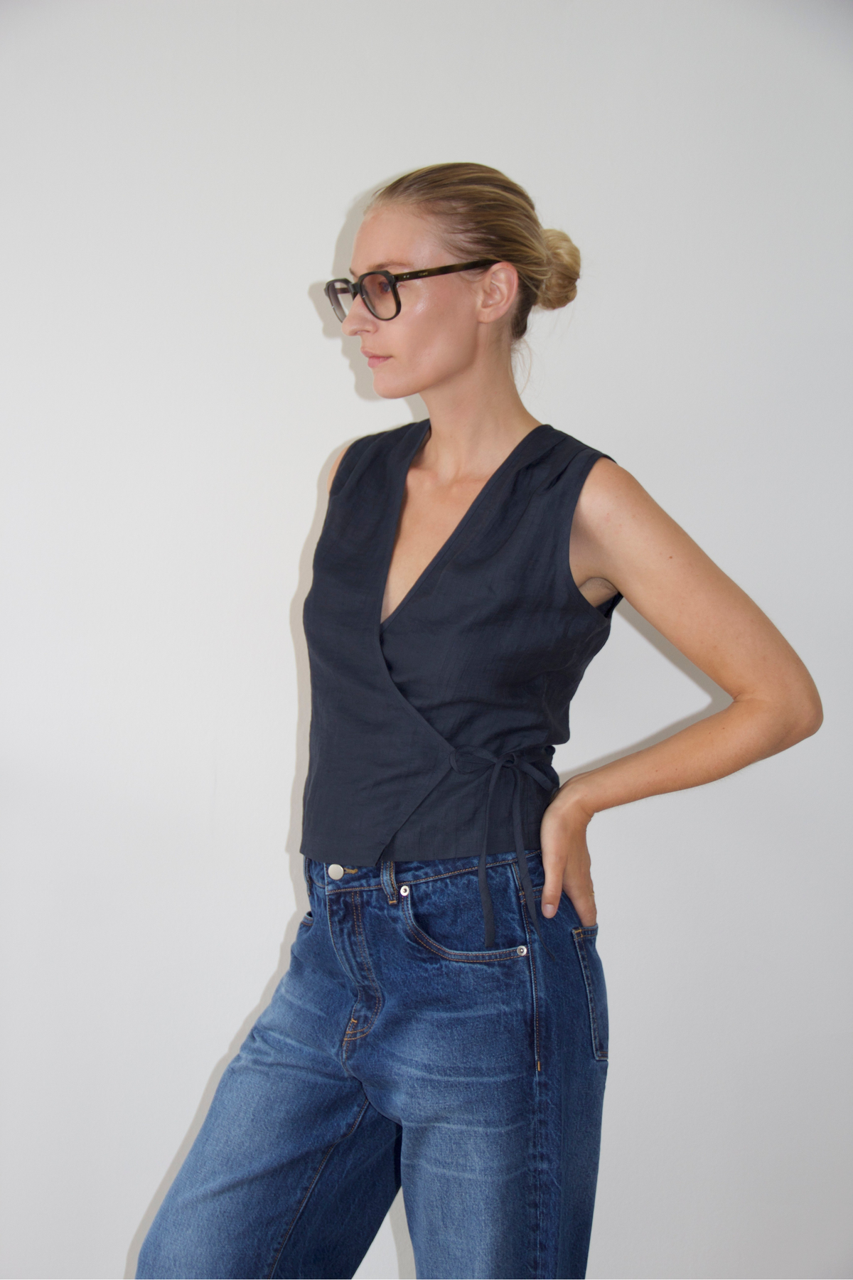 Maja top in Navy crashed linen