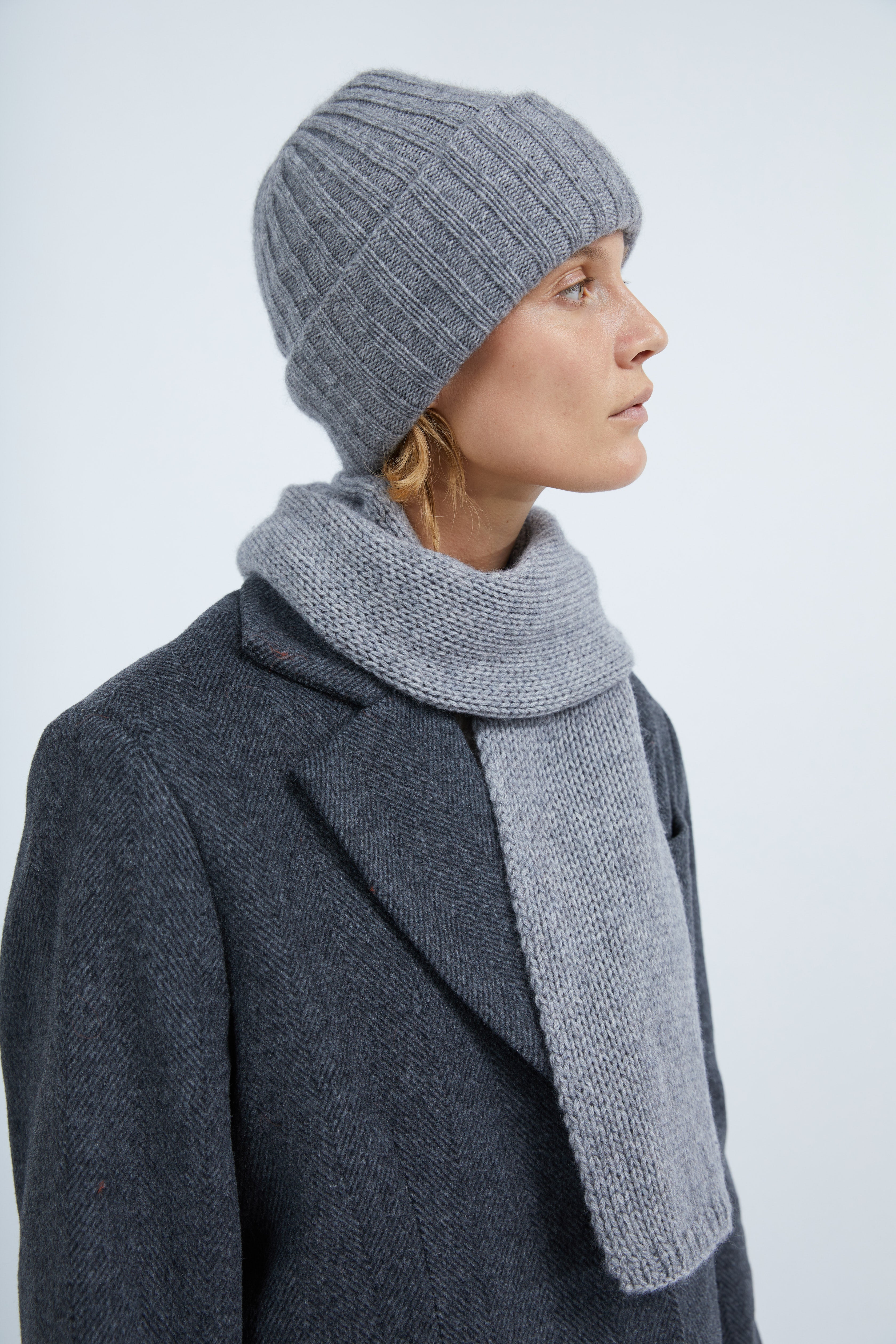 Dina scarf in Uniform grey