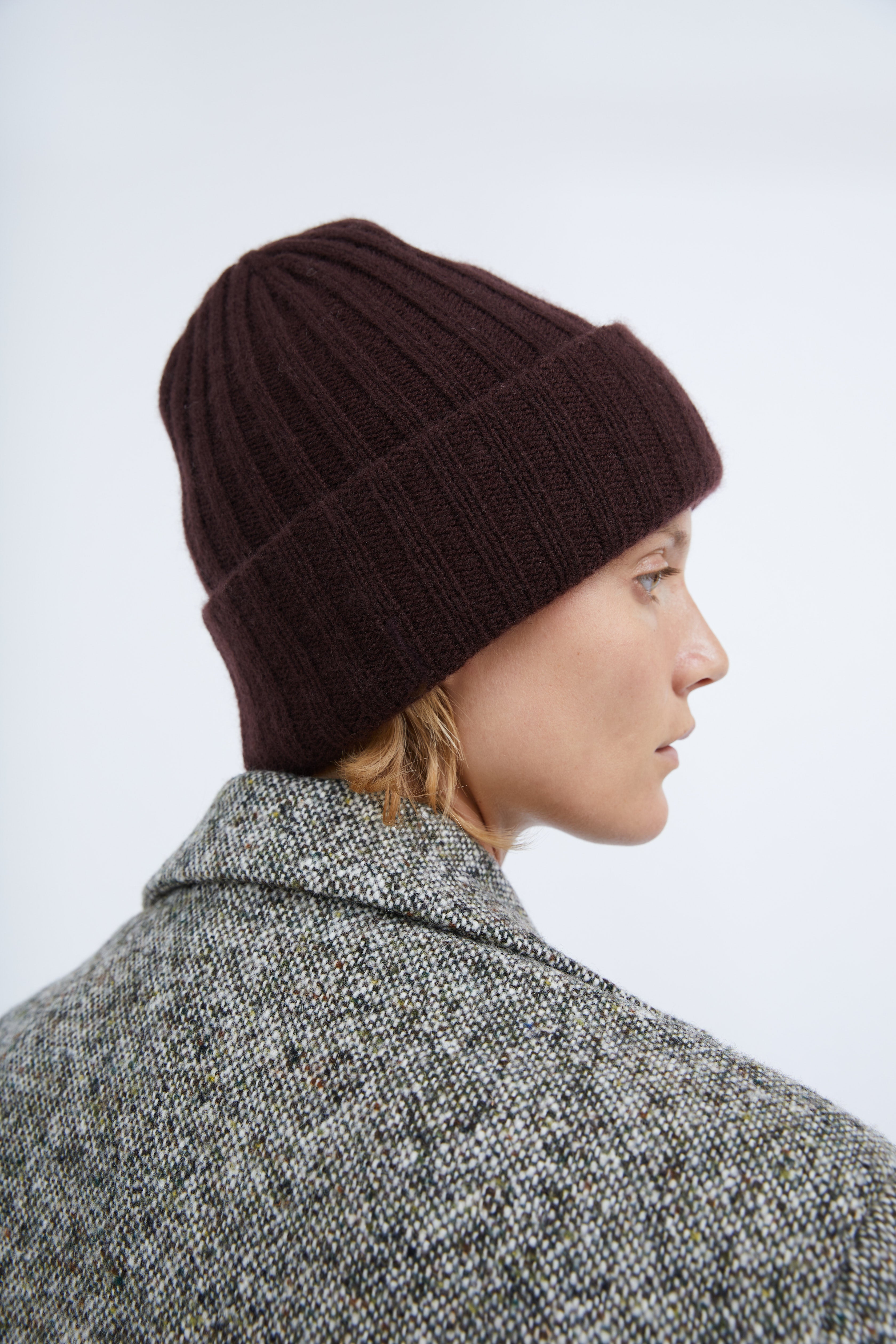 Nessa hat in Brown