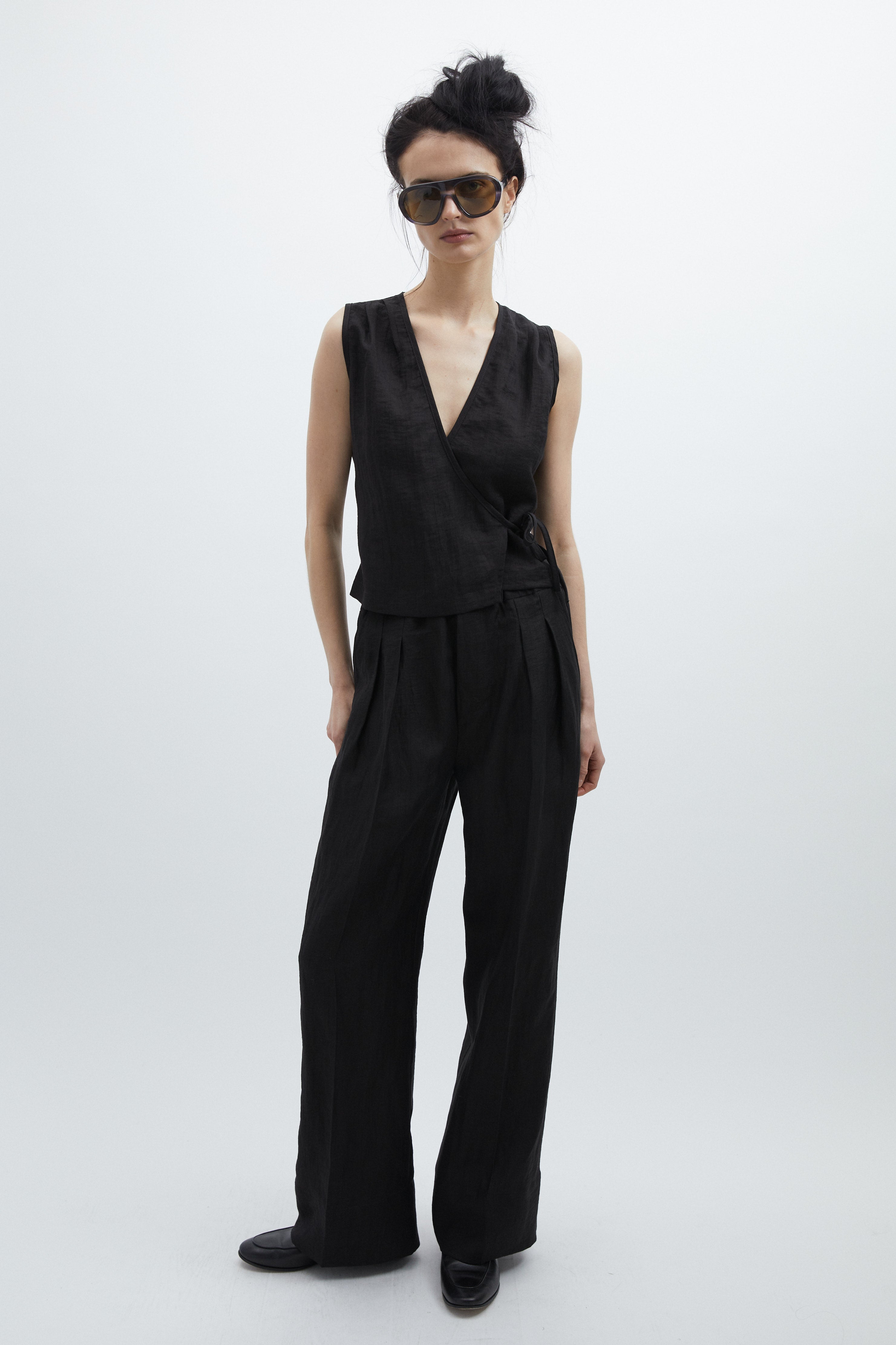 Ola pants in Black crashed linen