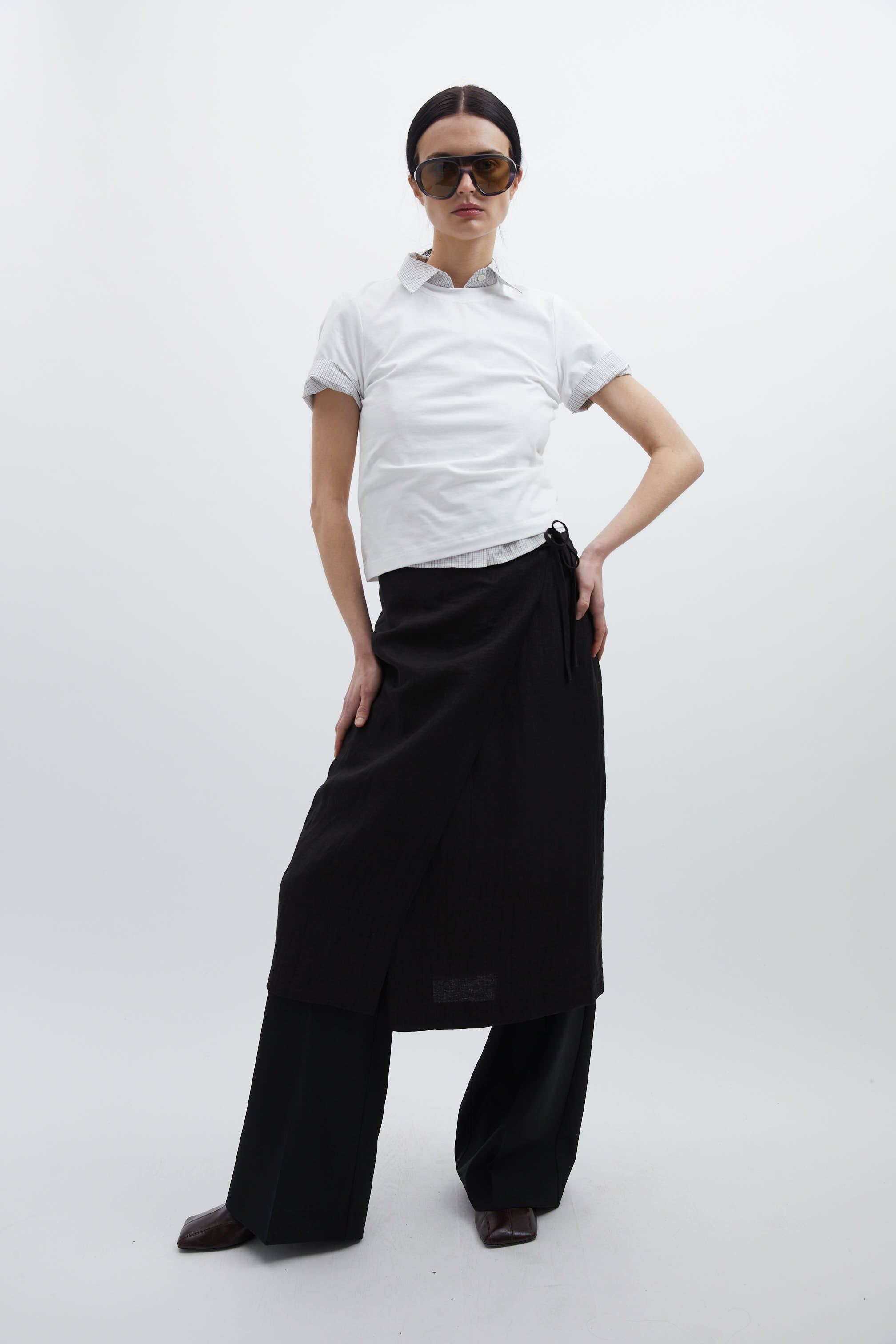 Sahra skirt in Black crashed linen