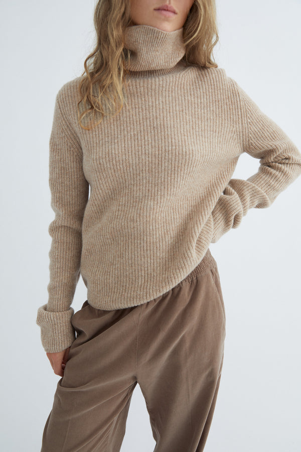 Edna Turtleneck - 100% Wool - Camel