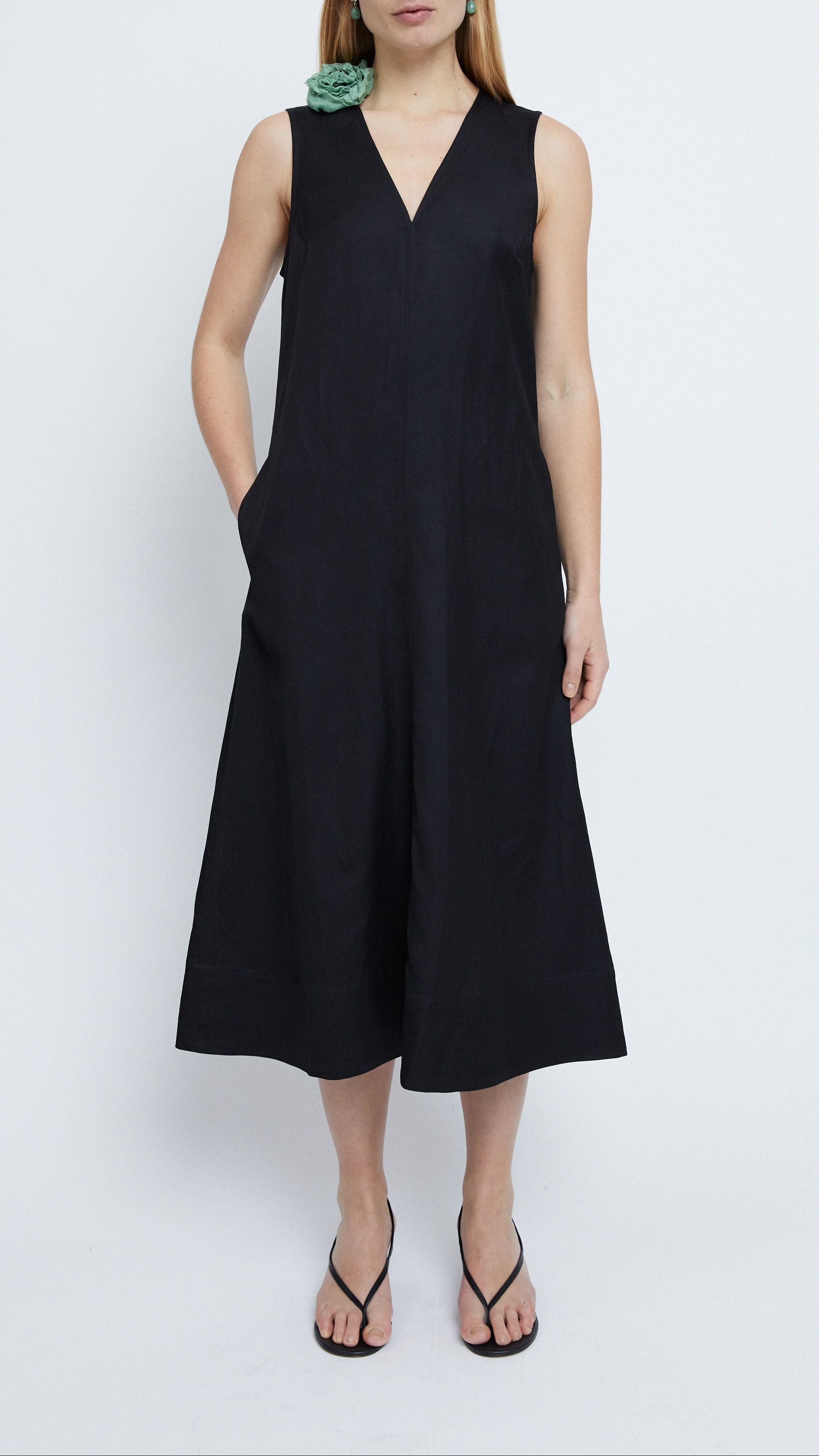 Luka dress in Black viscose linen