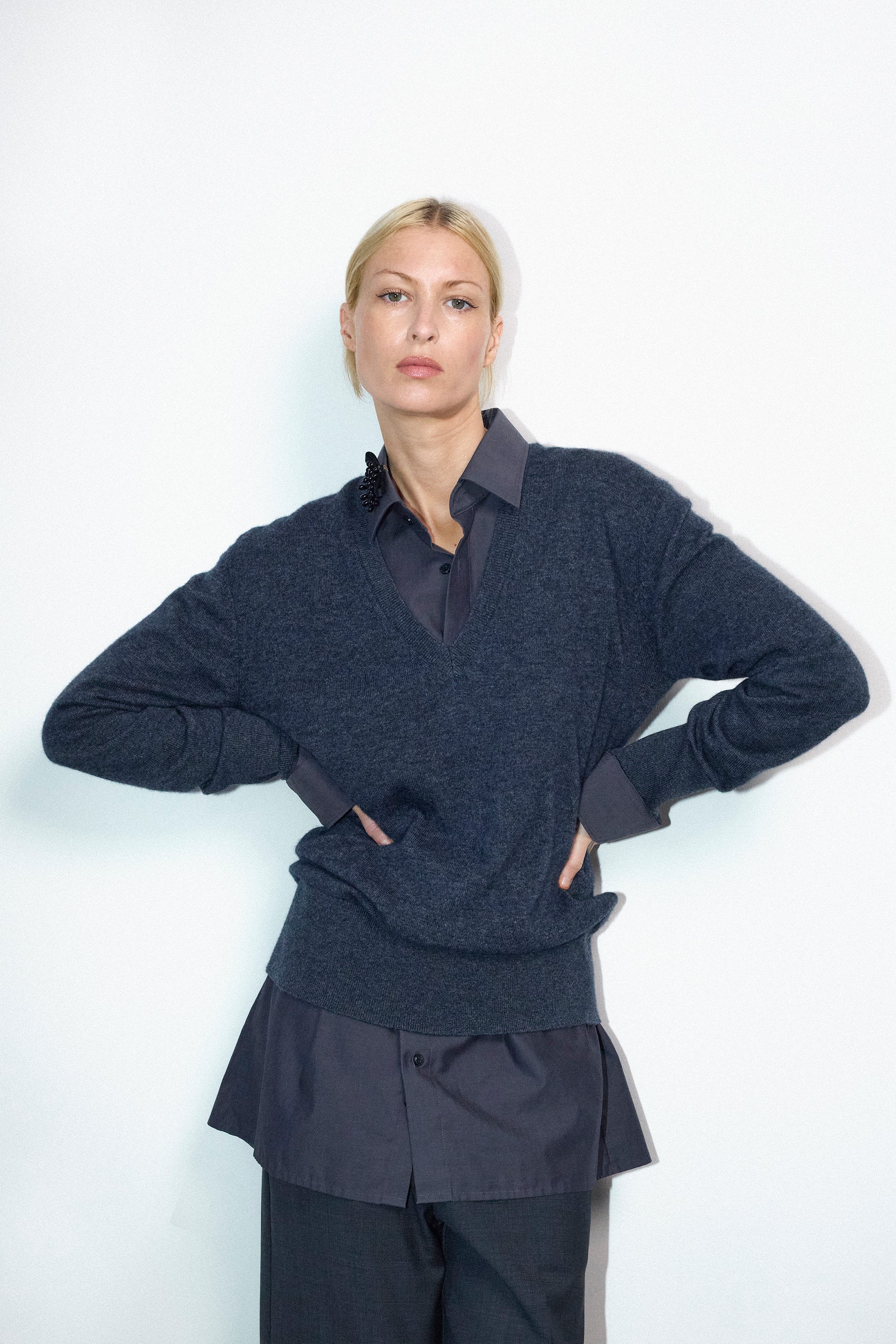 Nomi knit in Black sand cashmere wool