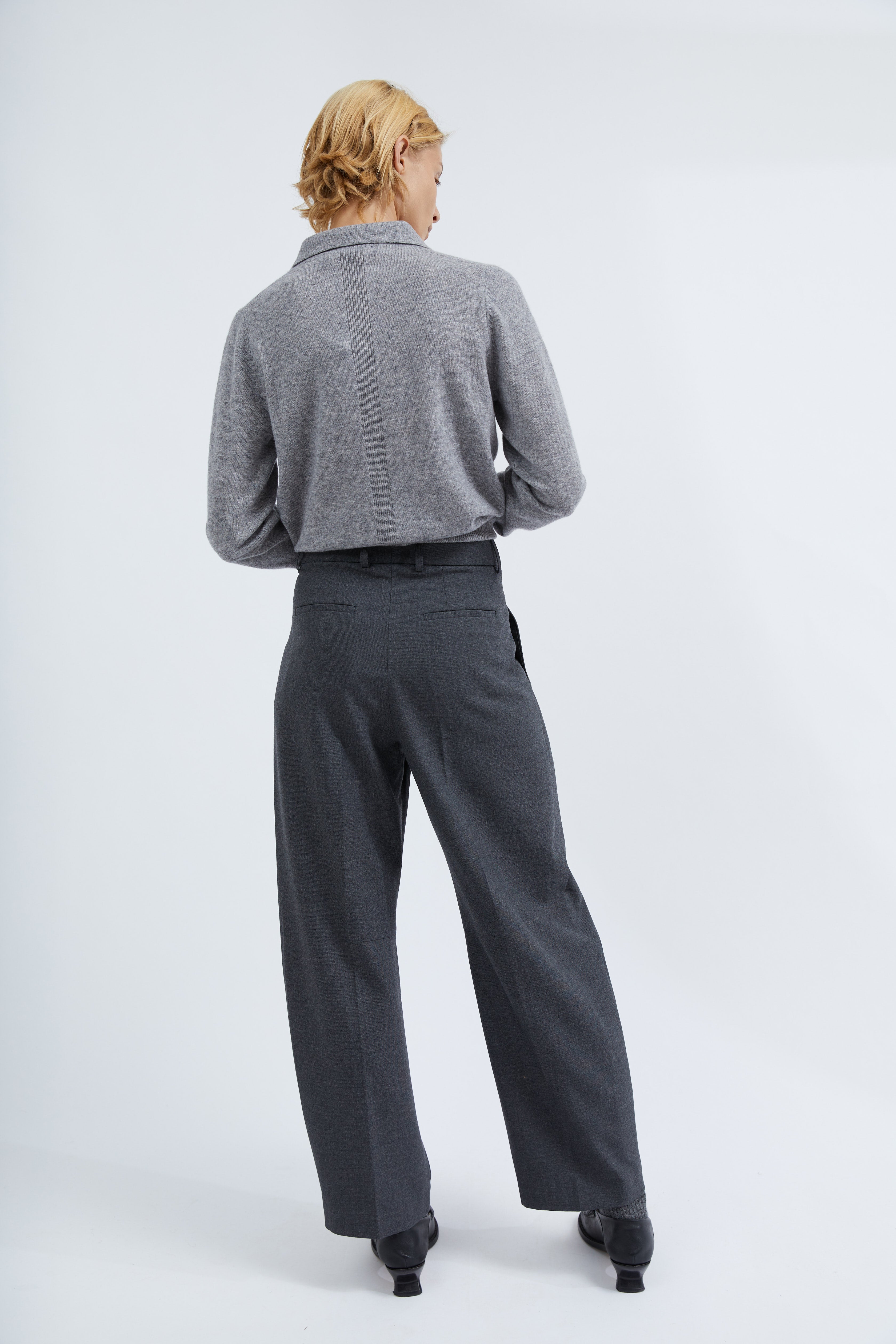 Betty pants in Uniform grey