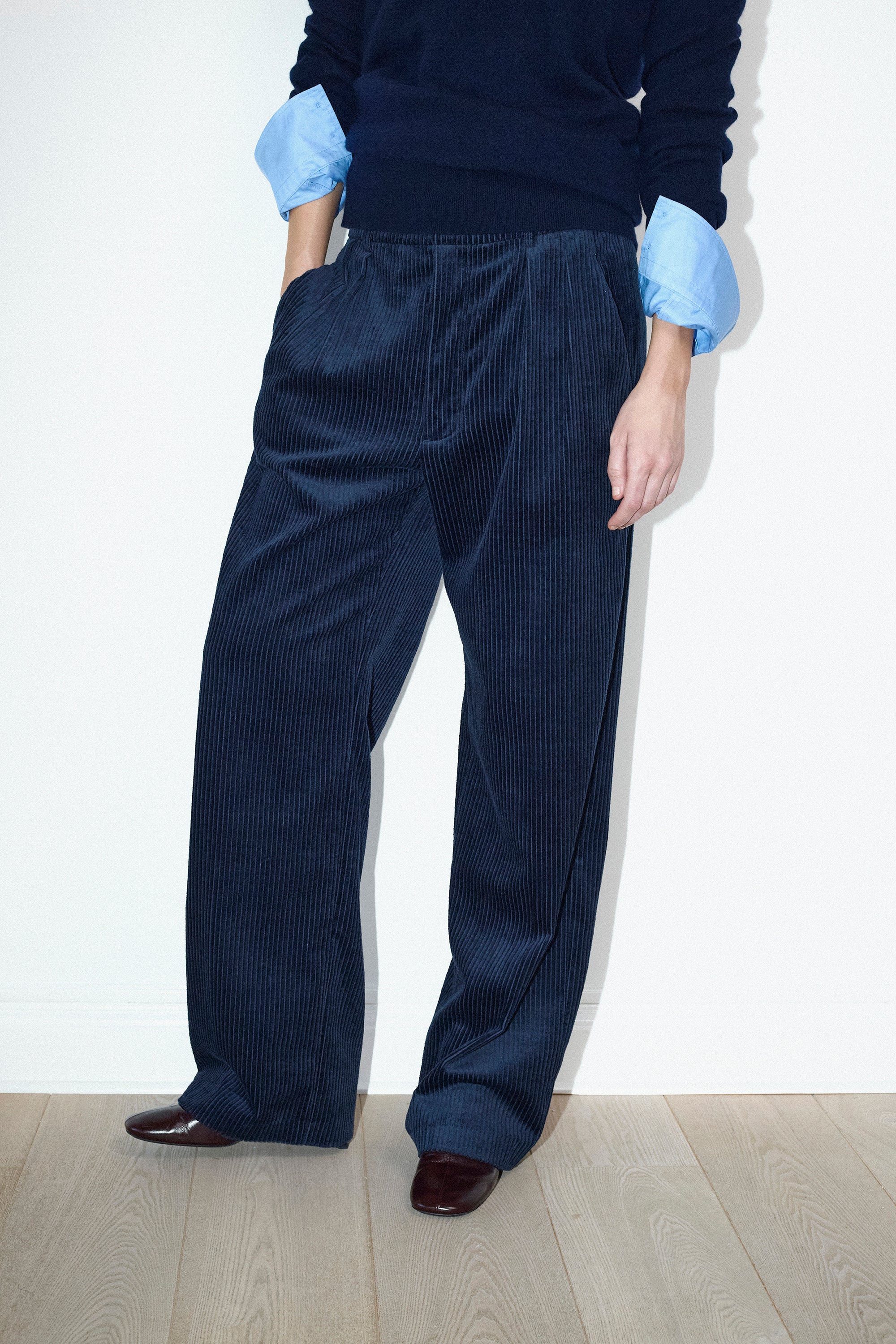Lia pants in Navy corduroy
