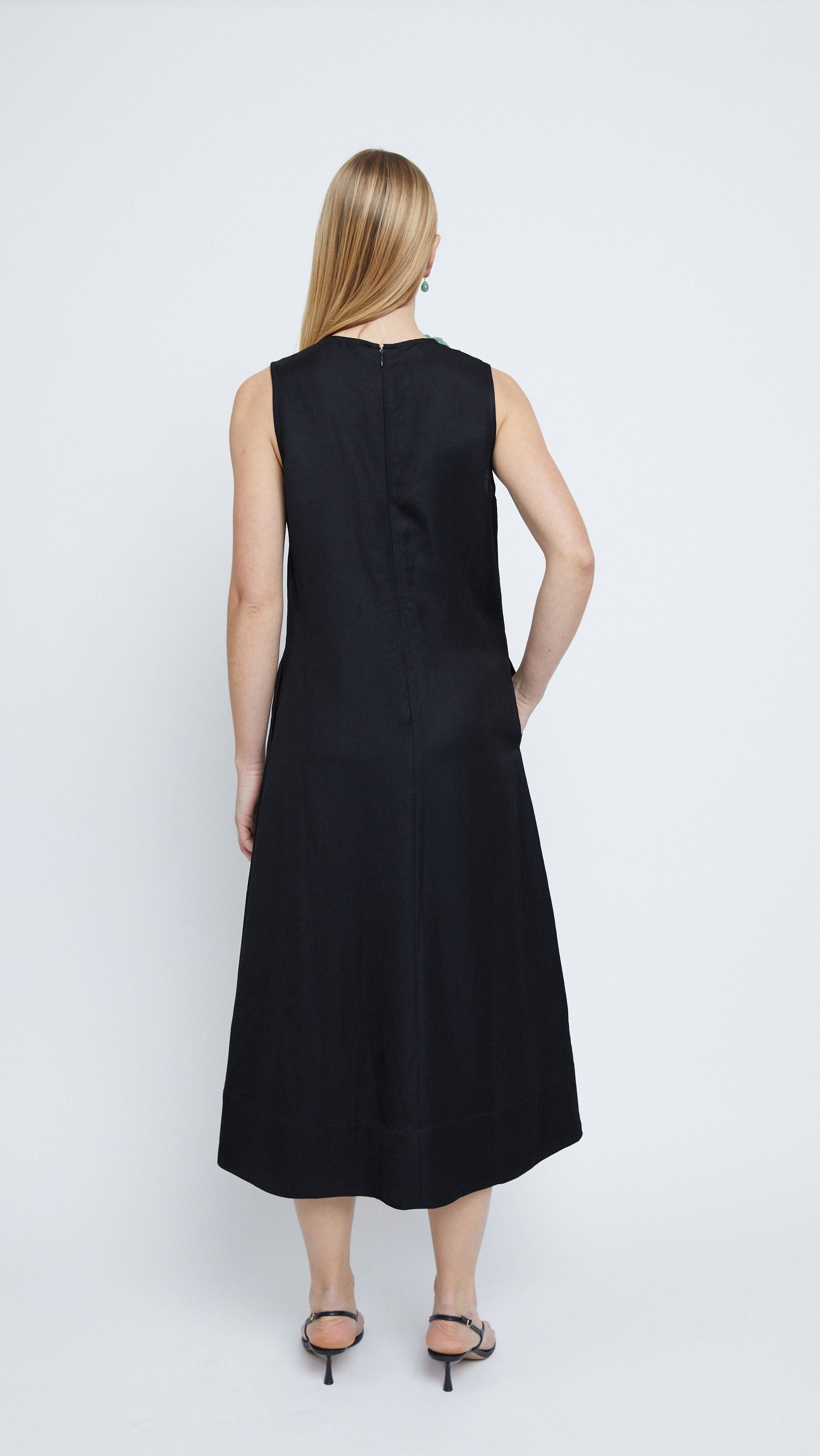 Luka dress in Black viscose linen